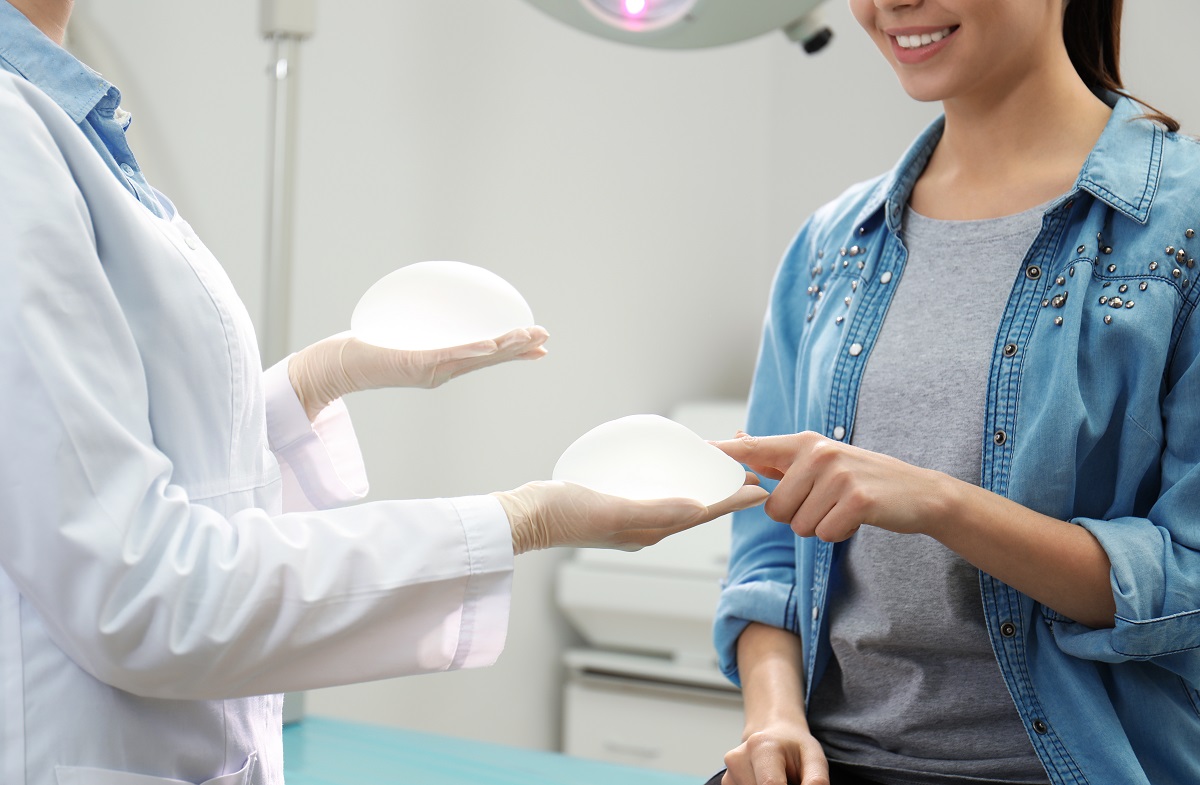 10 Questions to Ask Your Plastic Surgeon Before Breast Augmentation
